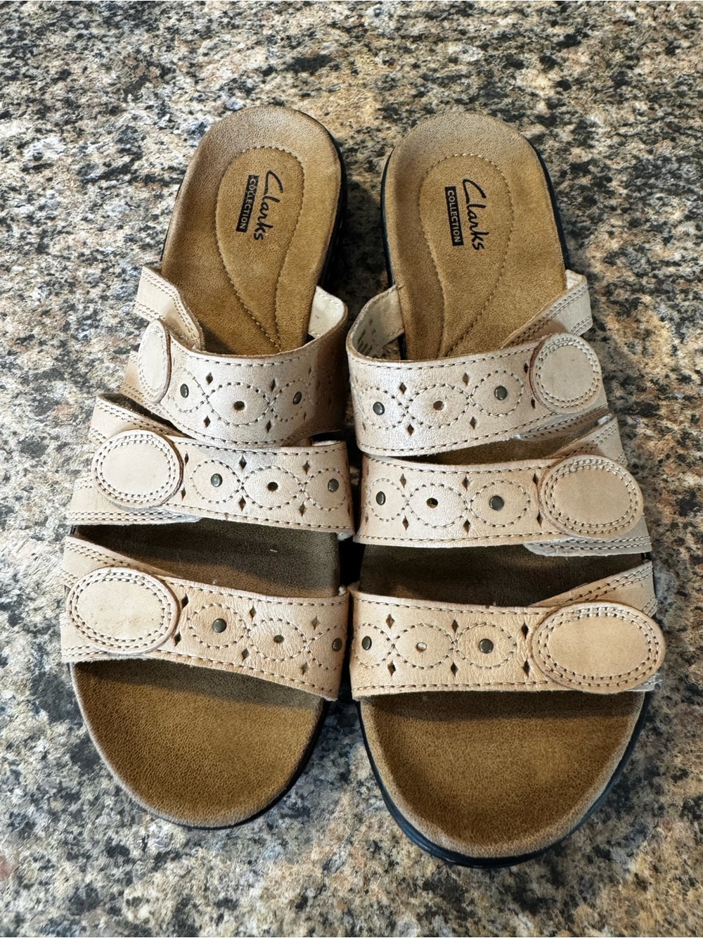 Clarks Leather Slides Sandals Women's 8.5 Wide Laurieann Sand comfort granny